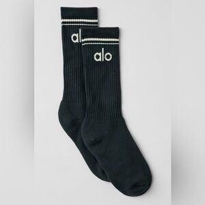 $34 NWT Alo Unisex Throwback Socks in Charcoal Green/Ivory